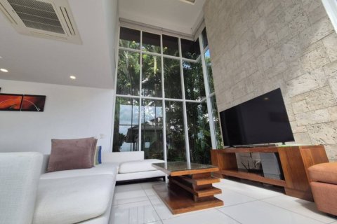 Chalet de 5 dormitorios en Surat Thani, Tailandia № 154532 - foto 9