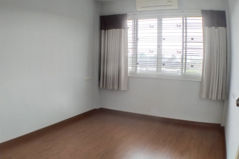 Adosado de 4 dormitorios en Bangkok, Tailandia № 189501 - foto 3