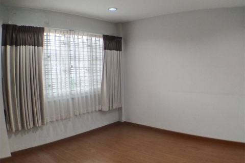 Adosado de 4 dormitorios en Bangkok, Tailandia № 189501 - foto 9