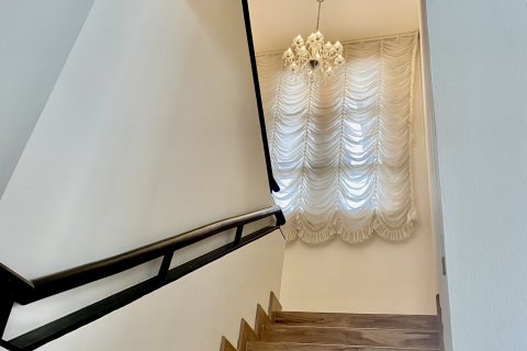 Casa de 5 dormitorios en San Kamphaeng, Tailandia № 145451 - foto 2
