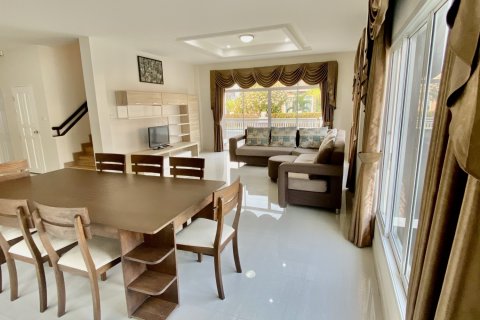Casa de 5 dormitorios en San Kamphaeng, Tailandia № 145451 - foto 12