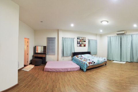 Casa de 5 dormitorios en San Kamphaeng, Tailandia № 145451 - foto 23