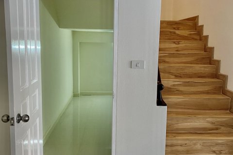 Casa de 5 dormitorios en San Kamphaeng, Tailandia № 145451 - foto 4