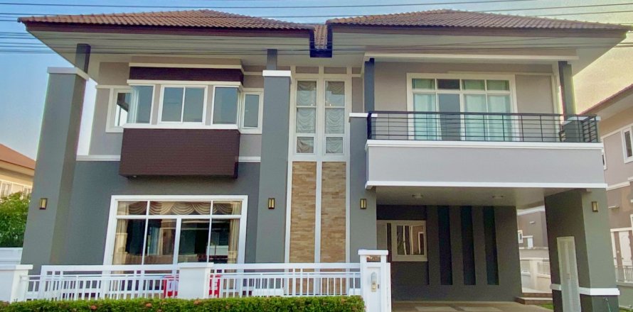 Casa de 5 dormitorios en San Kamphaeng, Tailandia № 145451
