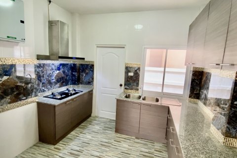 Casa de 5 dormitorios en San Kamphaeng, Tailandia № 145451 - foto 5