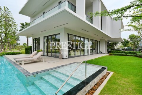 Casa de 4 dormitorios en Pattaya, Tailandia № 198526