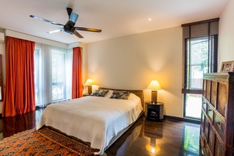 Chalet de 5 dormitorios en Hua Hin, Tailandia № 168604 - foto 27