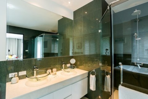 Chalet de 5 dormitorios en Hua Hin, Tailandia № 168604 - foto 24