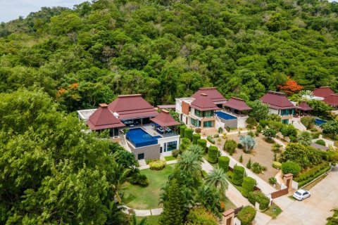 Chalet de 5 dormitorios en Hua Hin, Tailandia № 168604 - foto 2