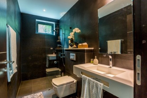 Chalet de 5 dormitorios en Hua Hin, Tailandia № 168604 - foto 17