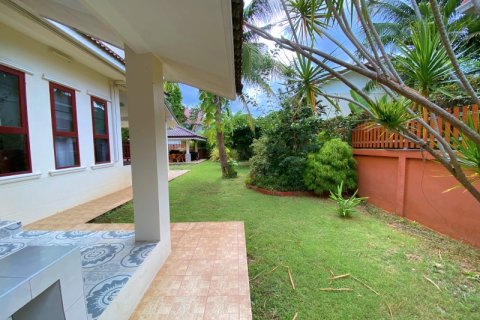 Chalet de 3 dormitorios en Pran Buri, Tailandia № 168603 - foto 14