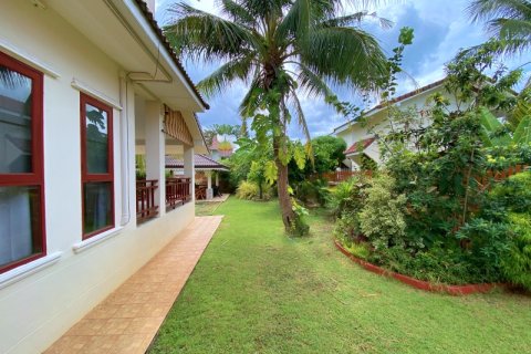Chalet de 3 dormitorios en Pran Buri, Tailandia № 168603 - foto 16