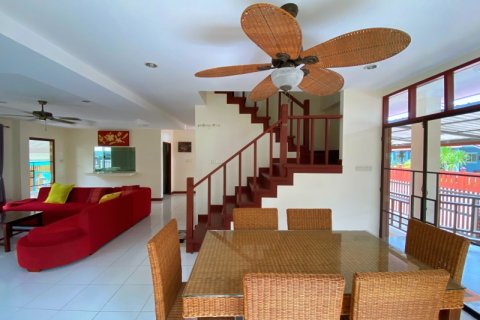 Chalet de 3 dormitorios en Pran Buri, Tailandia № 168603 - foto 21