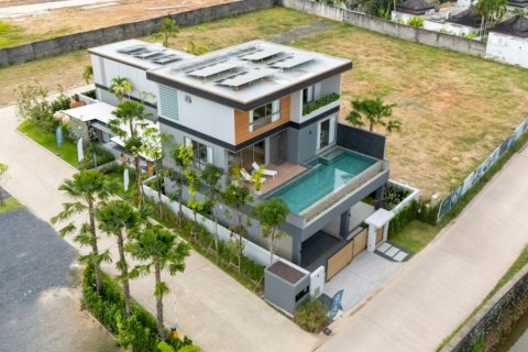 Chalet de 3 dormitorios en Layan Beach, Tailandia № 165243 - foto 13