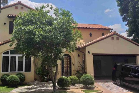House in Bangkok, Thailand 3 bedrooms № 183487