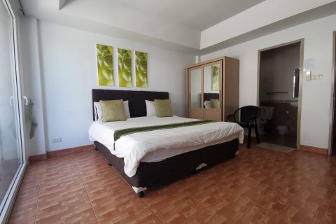 Adosado de 9 dormitorios en Pattaya, Tailandia № 167670 - foto 10