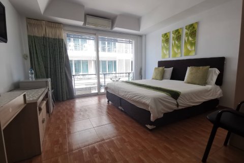 Adosado de 9 dormitorios en Pattaya, Tailandia № 167670 - foto 8