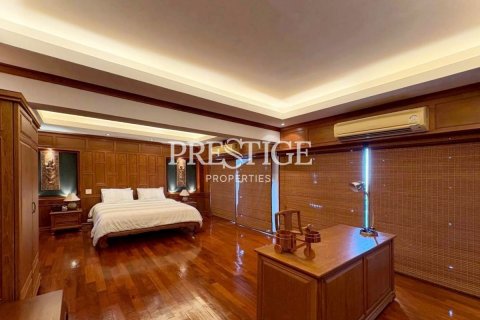 Condo in Pattaya, Thailand, 2 bedrooms № 197847 - photo 17