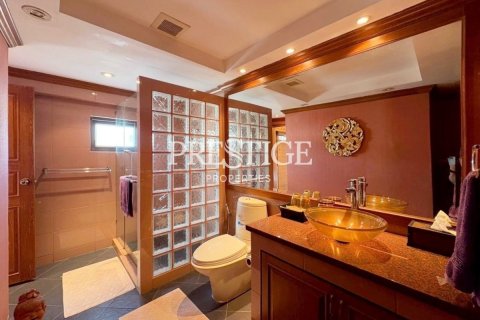 Condo in Pattaya, Thailand, 2 bedrooms № 197847 - photo 26
