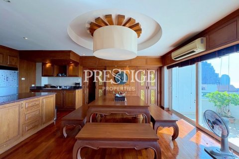 Condo in Pattaya, Thailand, 2 bedrooms № 197847 - photo 7