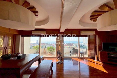 Condo in Pattaya, Thailand, 2 bedrooms № 197847 - photo 9