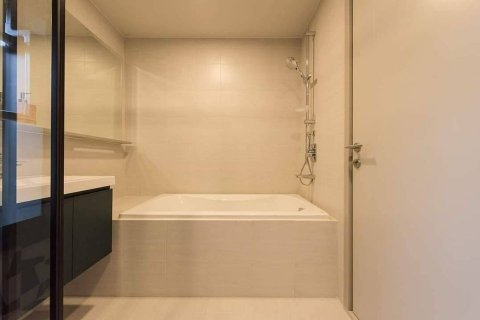 Condo in Bangkok, Thailand, 2 bedrooms № 143444 - photo 11