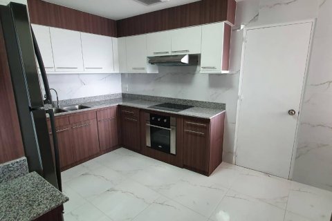 Condominio de 3 dormitorios en Bangkok, Tailandia № 143327 - foto 14