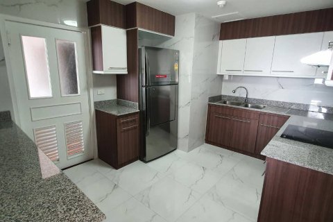 Condominio de 3 dormitorios en Bangkok, Tailandia № 143327 - foto 13