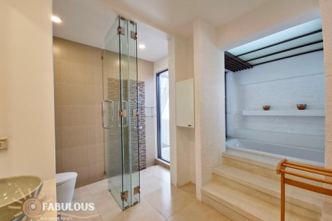 Chalet de 4 dormitorios en Bang Tao, Tailandia № 179493 - foto 8