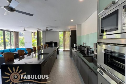 Chalet de 5 dormitorios en Bang Tao, Tailandia № 179490 - foto 2