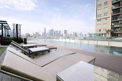 Condominio de 2 dormitorios en Thonburi, Bangkok, Tailandia № 183302 - foto 2