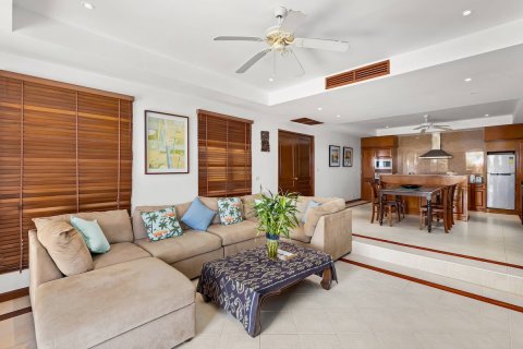 Casa de 4 dormitorios en Kamala, Tailandia № 180719 - foto 16