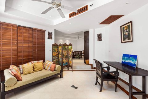 Casa de 4 dormitorios en Kamala, Tailandia № 180719 - foto 17