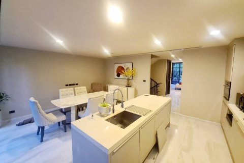 Casa de 4 dormitorios en Bangkok, Tailandia № 180720 - foto 10