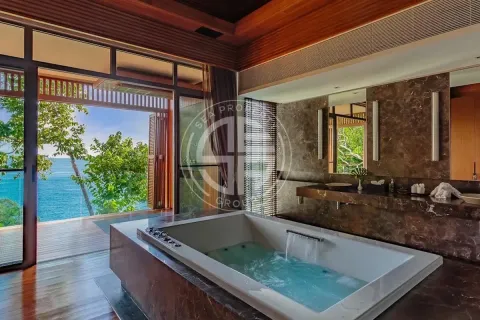 Chalet de 6 dormitorios en Kamala, Tailandia № 190552 - foto 12