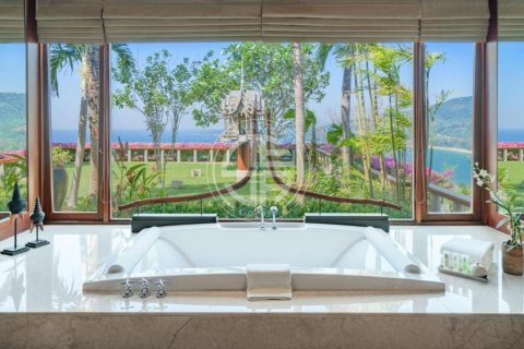 Chalet de 6 dormitorios en Kamala, Tailandia № 190556 - foto 5