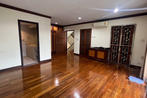 Haus in Watthana, Bangkok, Thailand 3 Schlafzimmer № 201009 - Foto 3