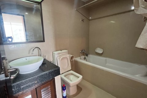 Condo in Watthana, Bangkok, Thailand, 3 bedrooms  № 201013 - photo 14