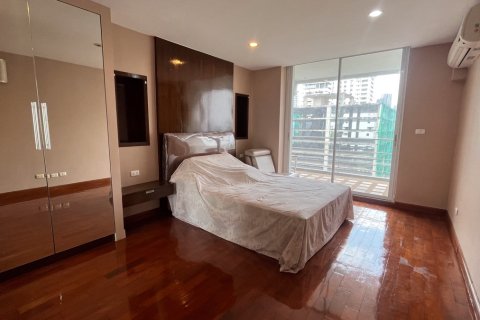 Condo in Watthana, Bangkok, Thailand, 3 bedrooms  № 201013 - photo 9
