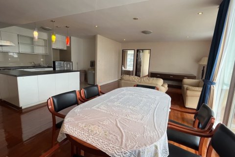 Condo in Watthana, Bangkok, Thailand, 3 bedrooms  № 201013 - photo 16