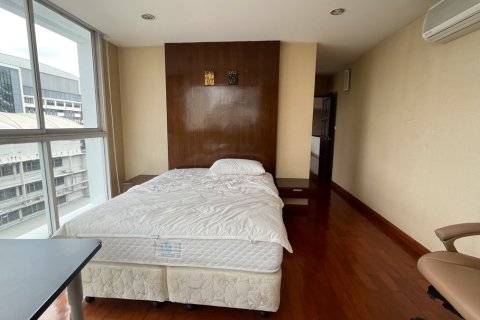 Condo in Watthana, Bangkok, Thailand, 3 bedrooms  № 201013 - photo 5
