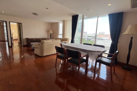 Condo in Watthana, Bangkok, Thailand, 3 bedrooms  № 201013 - photo 15