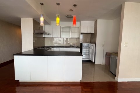 Condo in Watthana, Bangkok, Thailand, 3 bedrooms  № 201013 - photo 17