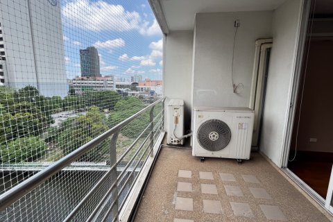 Condo in Watthana, Bangkok, Thailand, 3 bedrooms  № 201013 - photo 13