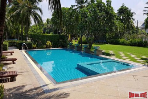 Chalet de 4 dormitorios en Lat Phrao, Bangkok, Tailandia № 202695 - foto 5