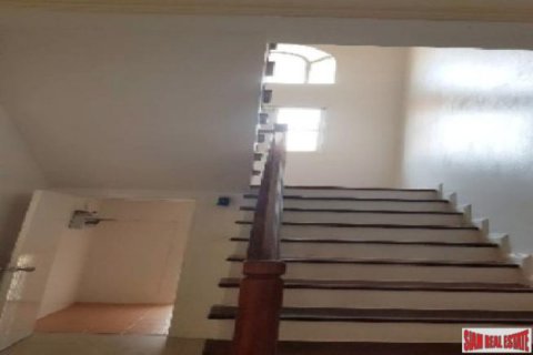 Casa de 3 dormitorios en Bangkok, Tailandia № 202699 - foto 3