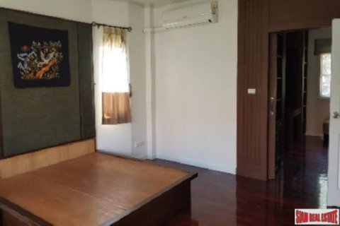 Casa de 3 dormitorios en Bangkok, Tailandia № 202699 - foto 5