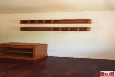 Casa de 3 dormitorios en Bangkok, Tailandia № 202699 - foto 4