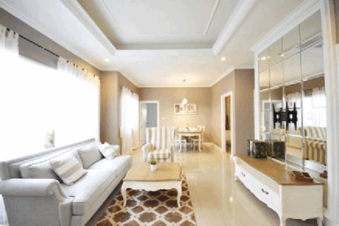 Casa de 3 dormitorios en Pattaya, Tailandia № 203998 - foto 3