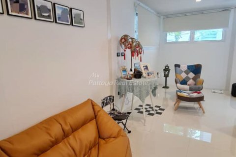 Casa de 4 dormitorios en Pattaya, Tailandia № 172596 - foto 2